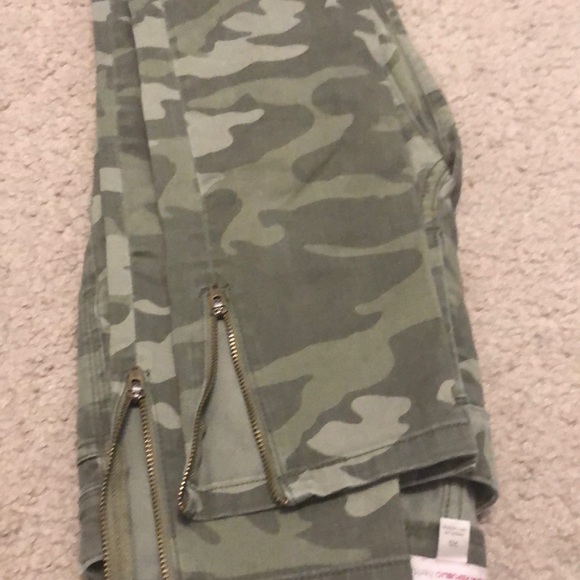 Banana Republic heritage camo skinny ankle zip - Picture 4 of 5